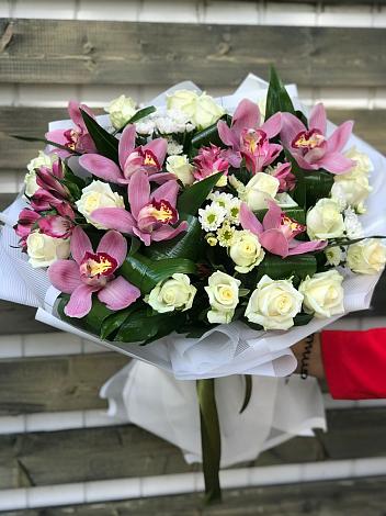 Букет цветов из: Розы и Хризантемы в Кобралово