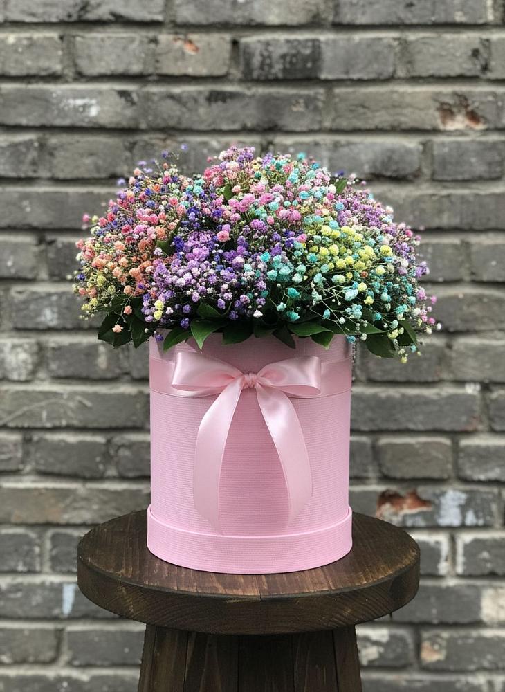 Цветочная композиция из Гипсофила и Розы в шляпной коробке в Кобралово
