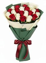 Букет Микс из красных и белых роз в Кобралово