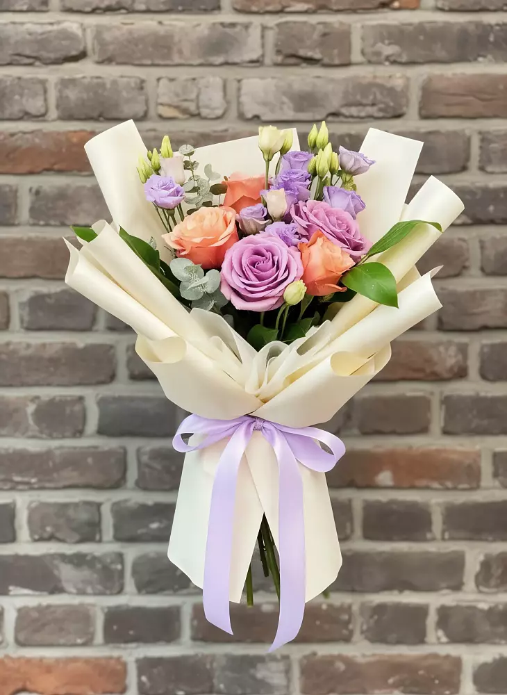 Букет цветов из: Лизиантусы и Розы в Кобралово