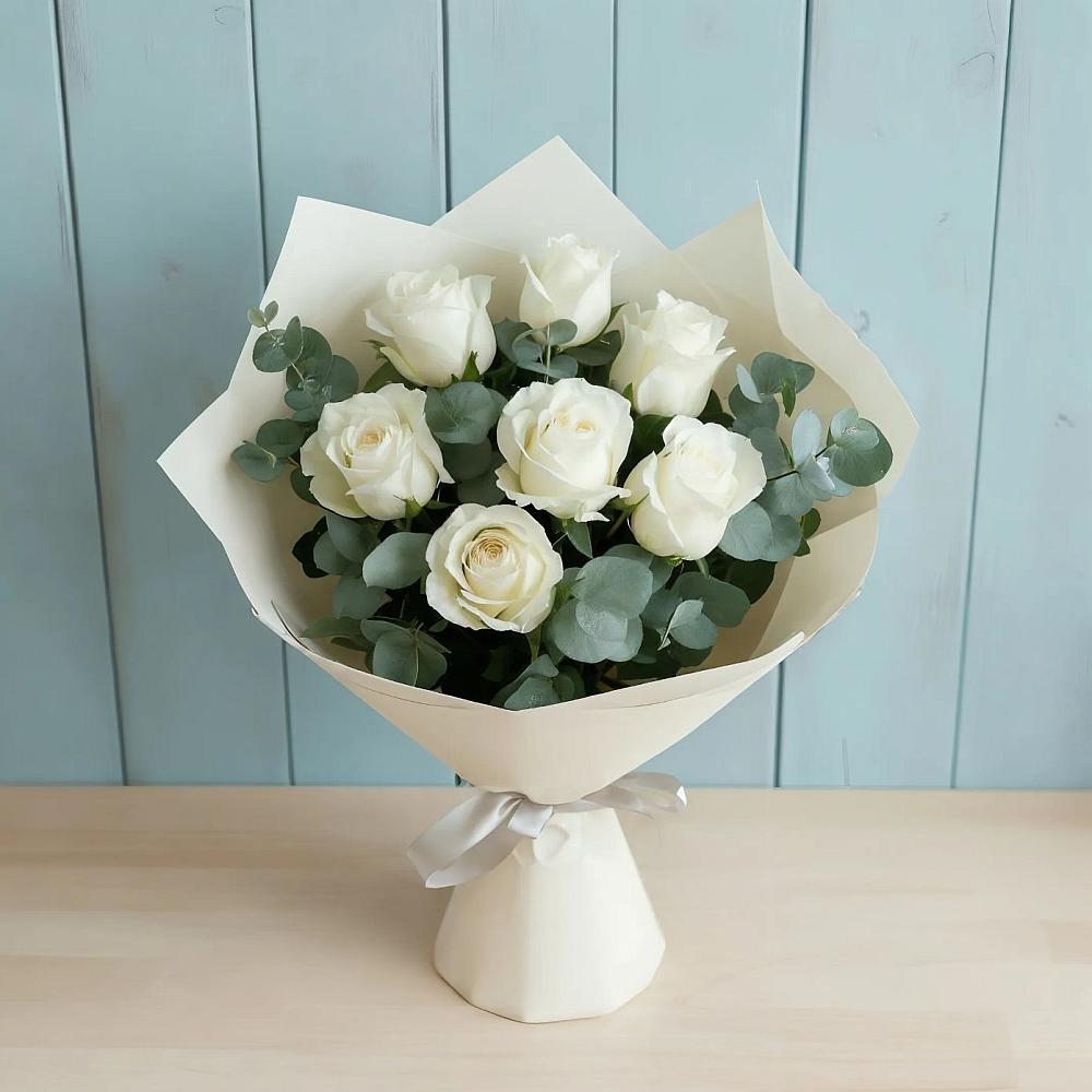 Букет Белые розы в Эвкалипте в Кобралово