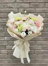 Букет цветов из:  Гвоздики, Розы, Лизиантусы и Хризантемы #REPLACE_PRED# Кобралово