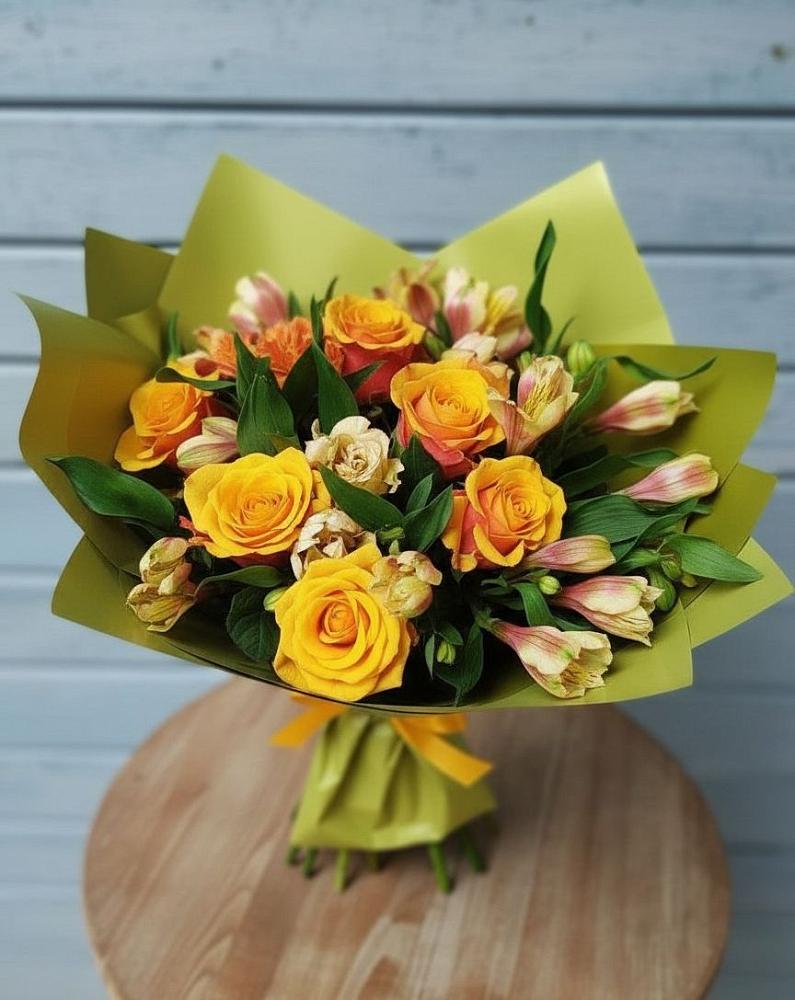 Букет цветов из: Альстромерии и Розы в Кобралово