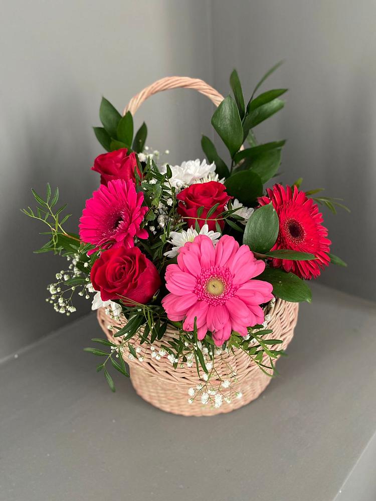 Цветочная композиция из Розы, Хризантемы и Герберы в корзине в Кобралово