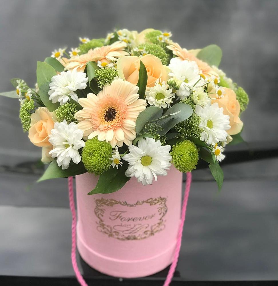 Цветочная композиция из Розы, Герберы и Хризантемы в шляпной коробке в Кобралово