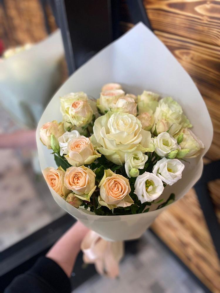 Букет цветов из: Розы и Лизиантусы в Кобралово